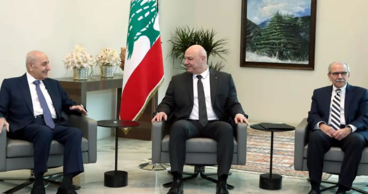 الرؤساء الثلاثة وصلوا الى المطار للمشاركة في مراسم الوداع الرسمي للبابا لاوون