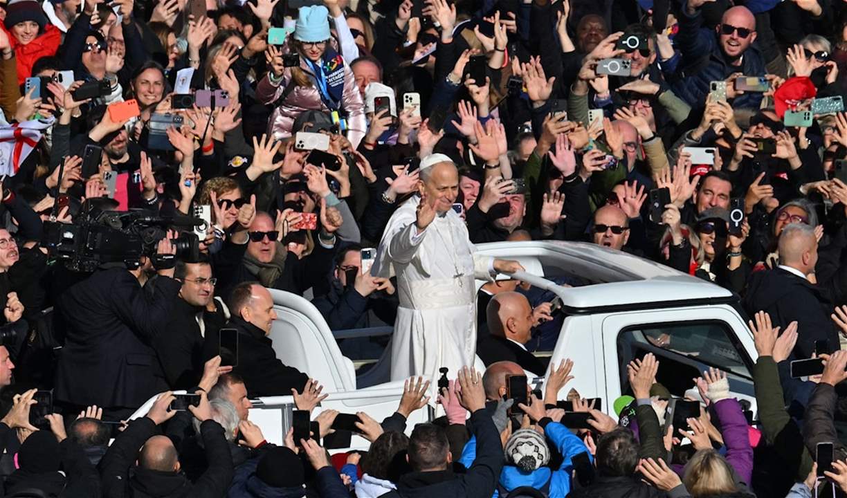 صباح مختلف... الأهالي يسبقون مرور موكب البابا لاوون بخطوات