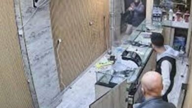 جــ . ريــ . مــ .ة تهز المدينة: مهاجمون يستهدفون محل ذهب ويوقعون قــ .تــ يلين أمام العامة