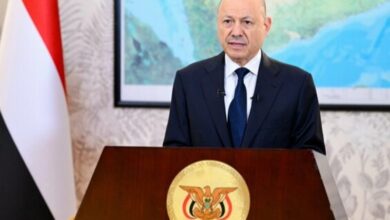 لقيادة اليمنية تفتح باب الطوارئ وتسقط التفاهمات... وتثير أسئلة إقليمية