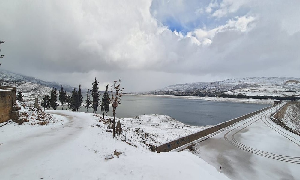 انتبِهوا من الانزلاقات والجليد على الطرقات… تقلبات محلية رغم استقرار الطقس