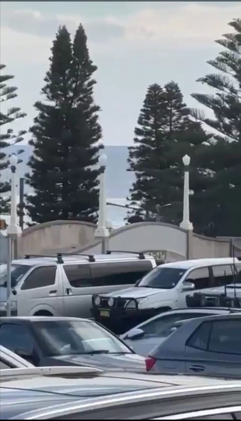 عبوة مشبوهة ورموز غامضة... معطيات جديدة من موقع هجوم سيدني