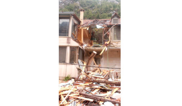 العواصف والسيول اجتاحت منزلا في تنورين التحتا