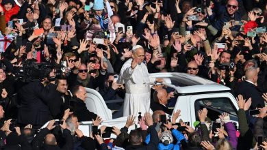 مشهد استثنائي في عنايا: توافد كبير لاستقبال الحبر الأعظم