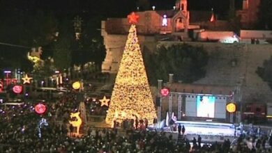 اضاءة شجرة الميلاد في بيت لحم بعد انقطاع لمدة عامين بسبب الحرب