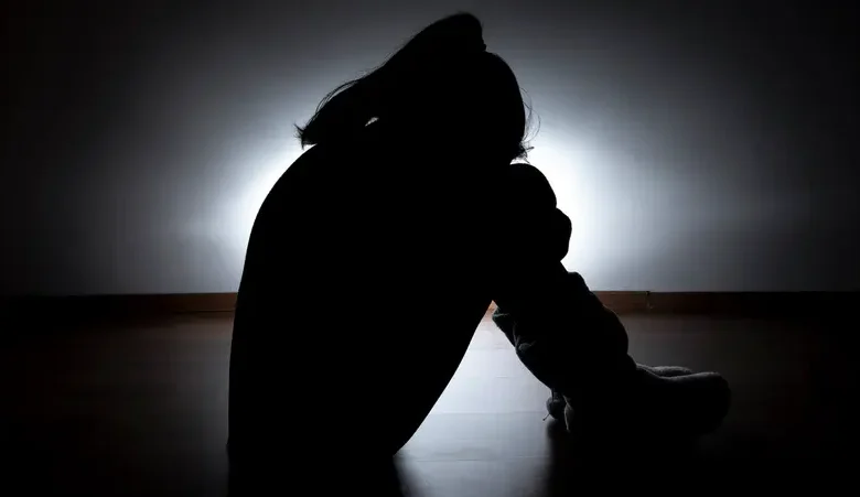 قام بتجويعها.. مصري يقتل ابنته