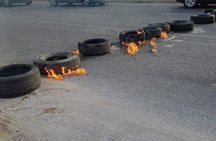 العسكريون المتقاعدون يقطعون أوتوستراد شكا