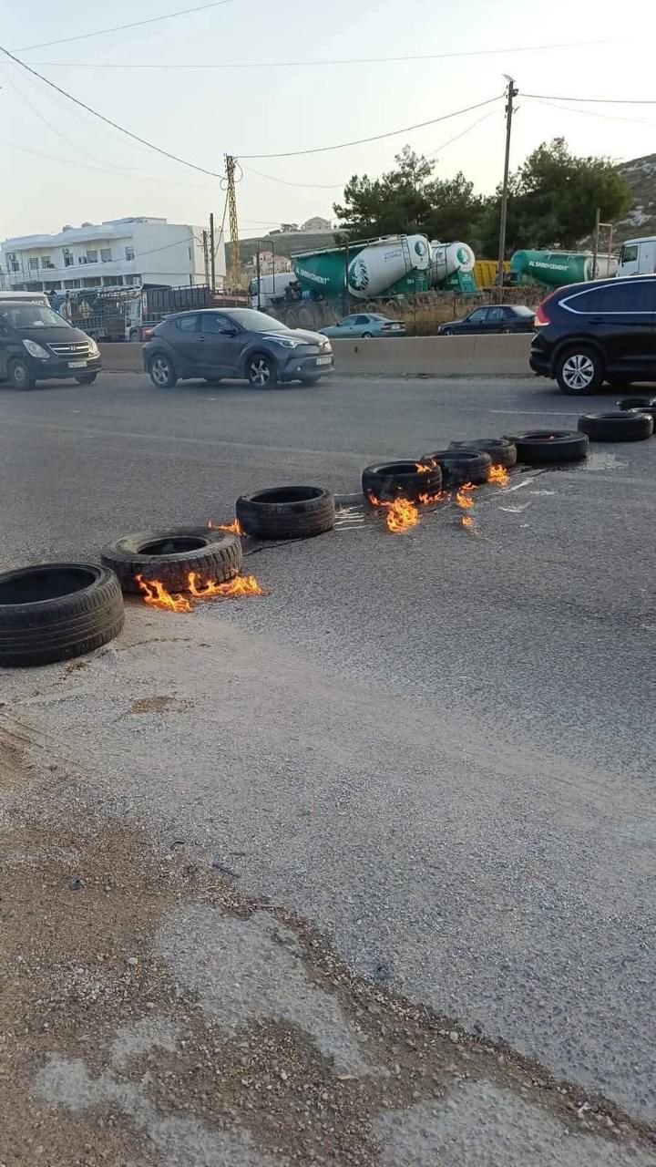 العسكريون المتقاعدون يقطعون أوتوستراد شكا