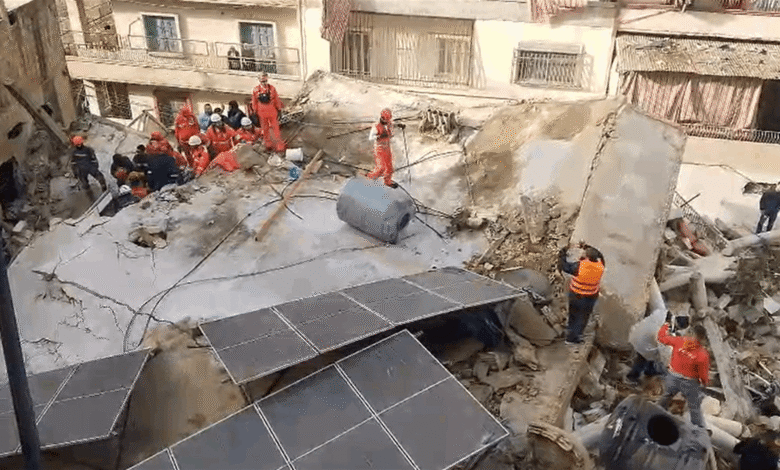 البحث مستمر عن مفقودين مستمرة اثر انهيار مبنى سكني في هذه البلدة...