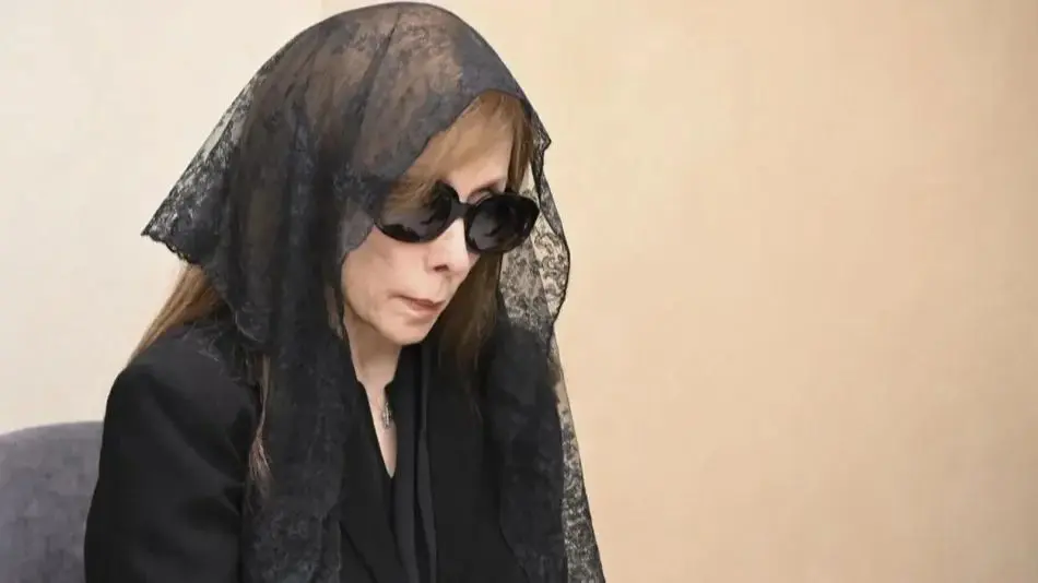 فيروز تتقبل التعازي بنجلها في بكفيا