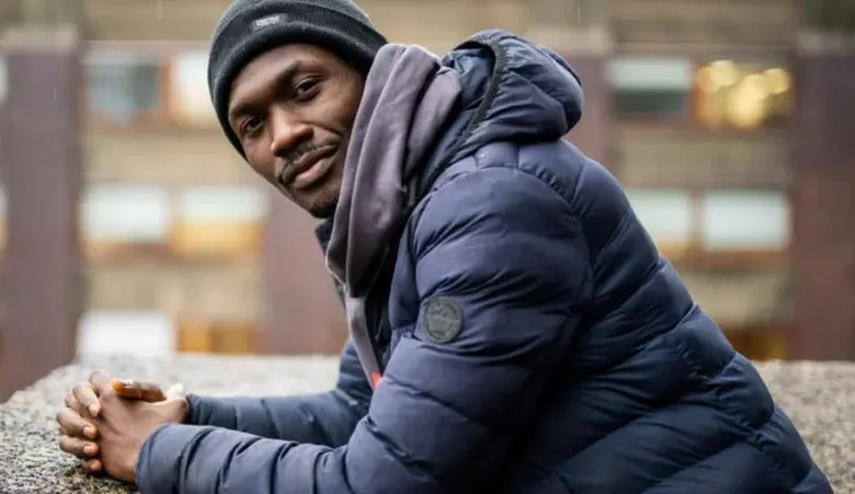 لاجىء أميركي في بريطانيا يعيش على المساعدات