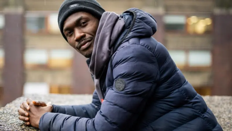 لاجىء أميركي في بريطانيا يعيش على المساعدات