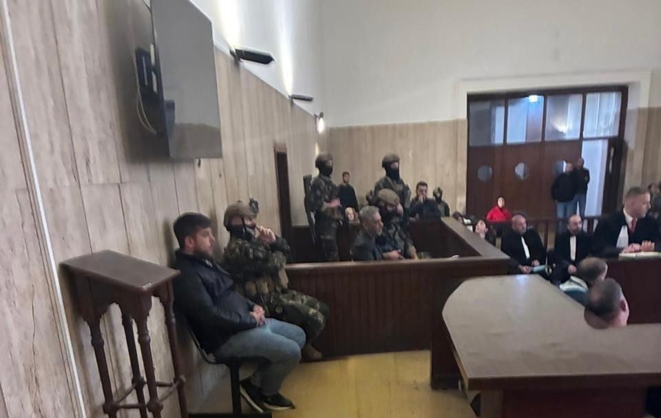 صورة لفضل شاكر من داخل محكمة الجنايات اليوم