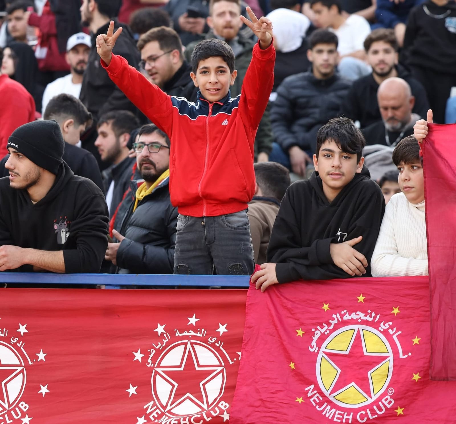 حين تصبح كرة القدم "حياة".. ما بين النجمة والجمهور  قصة حب "متعبة"