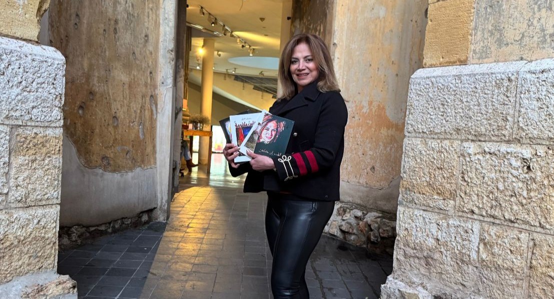 الفنانة حلواني تشارك بلوحتها في معرض الفن العربي