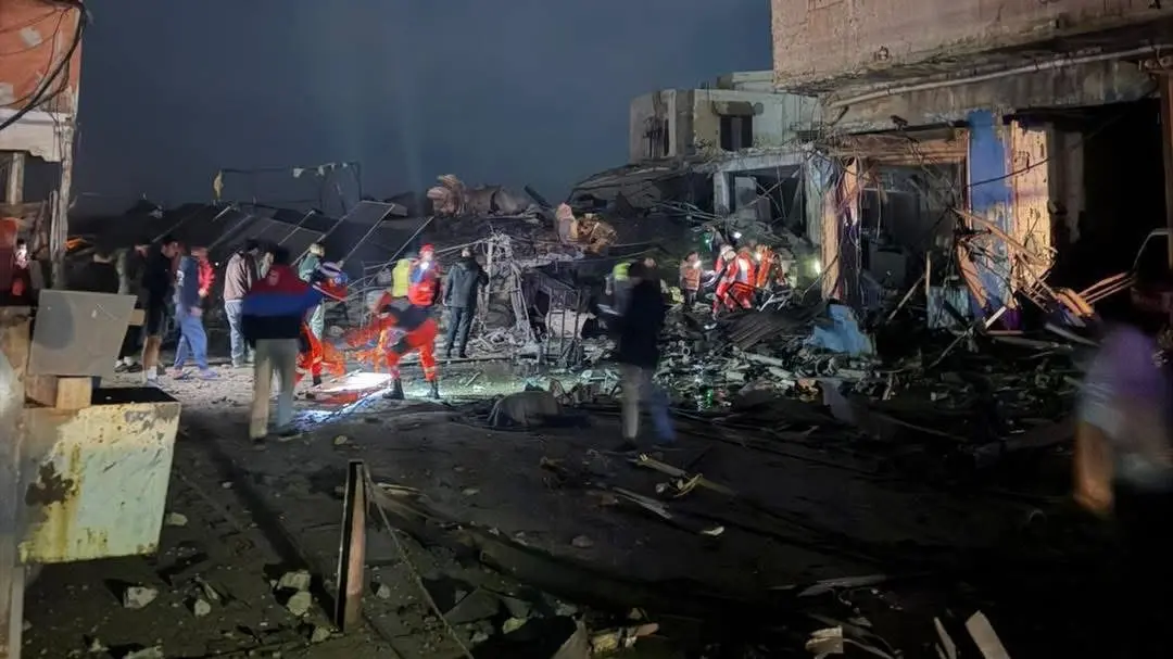 استهداف مبنى في المنطقة الصناعية في سينيق فجرا