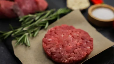 علامات تكشف لنا أن البرغر ليس مصنوعا من لحم بقري صافي