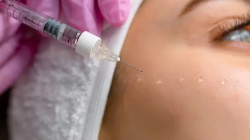 مالكة مراكز تجميل شهيرة تحتال على مئات العملاء وتفر إلى جنوب أفريقيا