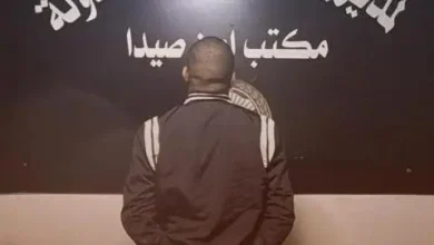 اعتدى على اصحاب المحال التجارية واطلق النار..والقوى الامنية توقفه