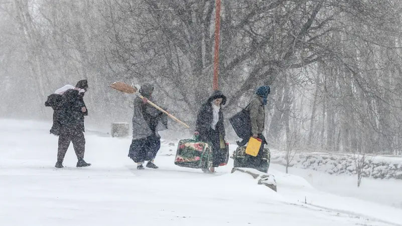 الثلوج تقتل 61 شخصاً في أفغانستان