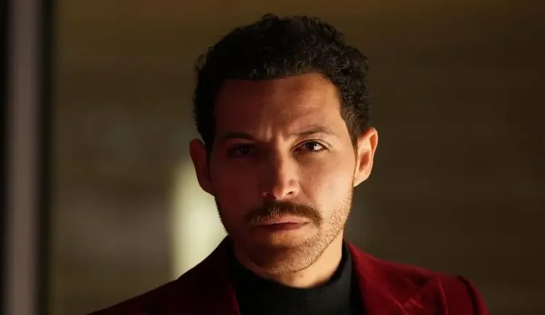 تسبب لها بكدمات في العين.. زوجة فنان مصري تتهمه بضربها