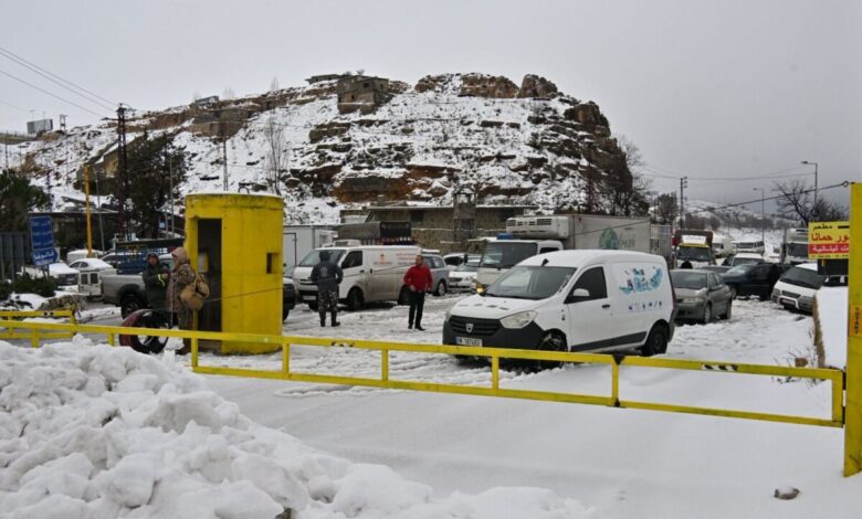 الطرقات المقفلة بسبب تراكم الثلوج