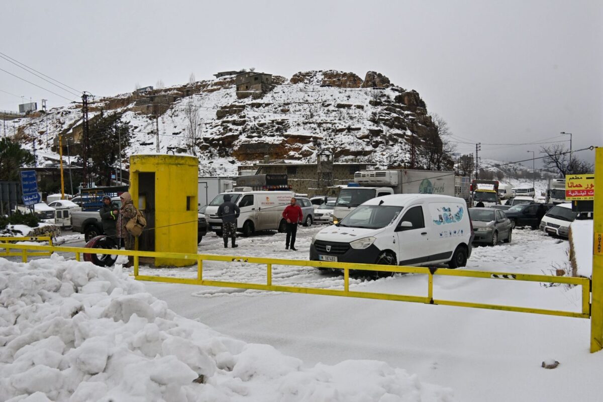 الطرقات المقفلة بسبب تراكم الثلوج