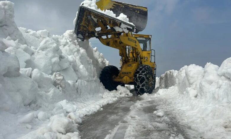 الطرق الجبلية المقطوعة بسبب تراكم الثلوج