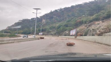 سقوط صخور على أوتوستراد المتن السريع