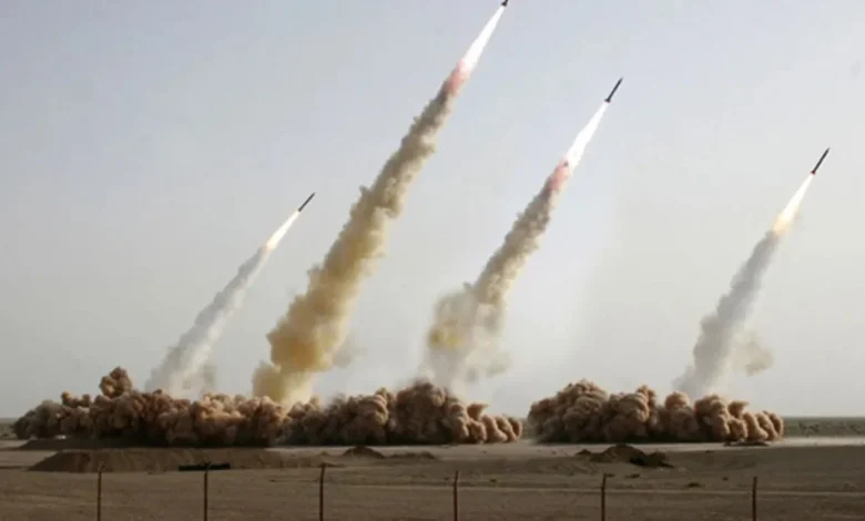 إيران تصدر إشعارا للملاحة الجوية قبل إطلاق صواريخ