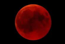 ظاهرة فلكية نادرة… العالم على موعد مع “القمر الدموي” في آذار