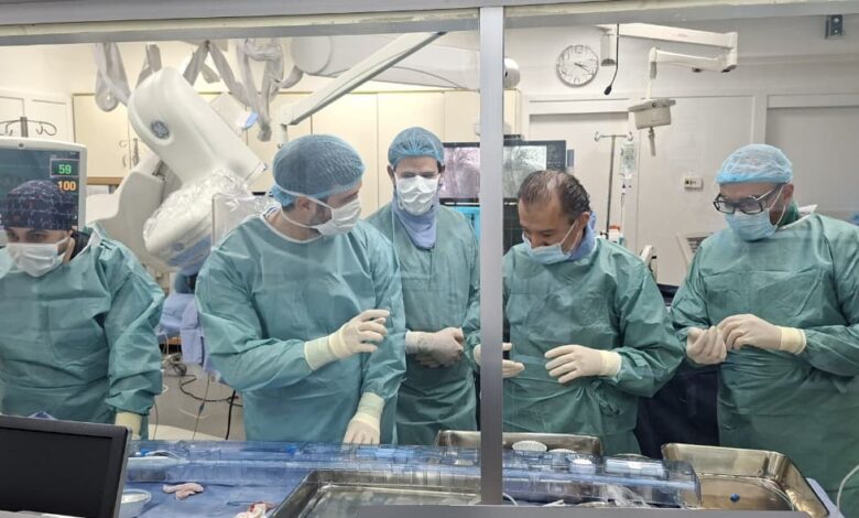 أول زرع عبر الجلد لصمام رئوي قابل للتمدد الذاتي في "اوتيل ديو"