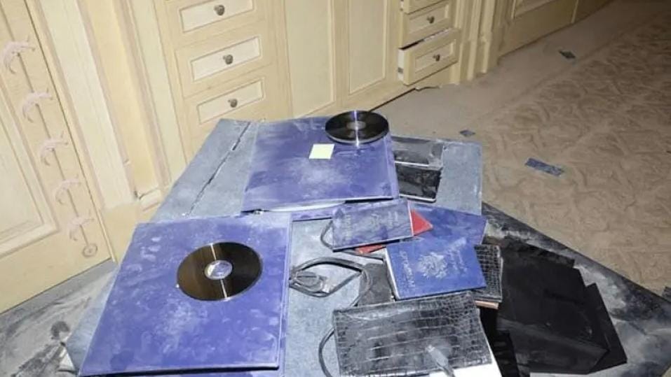 تطورات قضية إبستين: الكشف عن شبكة وحدات تخزين سرية أخفاها إبستين.. ماذا تضمنت؟