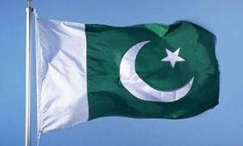 انفجـــ ار مفاجئ يهزّ كراتشي… عشرات الضحايا وسط أنقاض المبنى