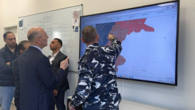 وزير الداخلية يتابع الأوضاع الأمنية وإجراءات إيواء النازحين من غرفة العمليات