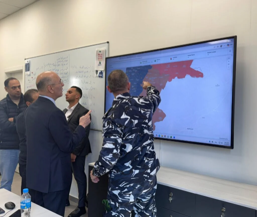 وزير الداخلية يتابع الأوضاع الأمنية وإجراءات إيواء النازحين من غرفة العمليات