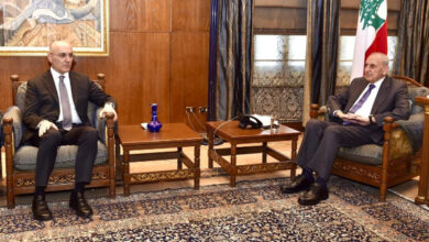 الرئيس بري يتابع المستجدات وملف النازحين مع وزير الداخلية