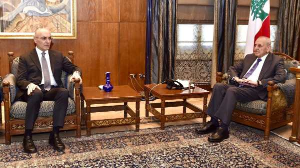 الرئيس بري يتابع المستجدات وملف النازحين مع وزير الداخلية