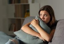 الخوف مُعدٍ أكثر مما تتخيّل… هكذا ينتقل إليك من دون أن تشعر ويُسيطر على عقلك