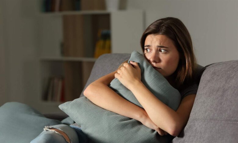 الخوف مُعدٍ أكثر مما تتخيّل… هكذا ينتقل إليك من دون أن تشعر ويُسيطر على عقلك