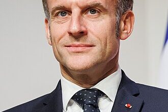 ماكرون أكد للرئيس عون دعم فرنسا وارسال المساعدات ودعم القوات المسلحة وقوى الامن