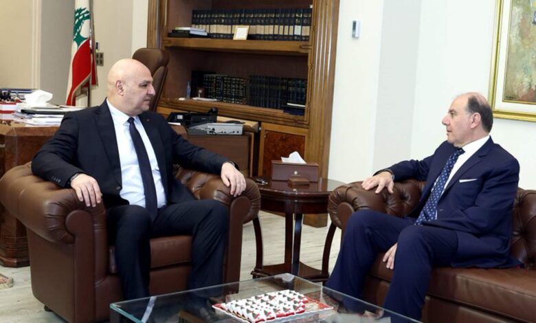 عون اطلع من حاكم المركزي على أجواء اجتماعاته في باريس والإجراءات الاحترازية حفاظاً للاستقرار