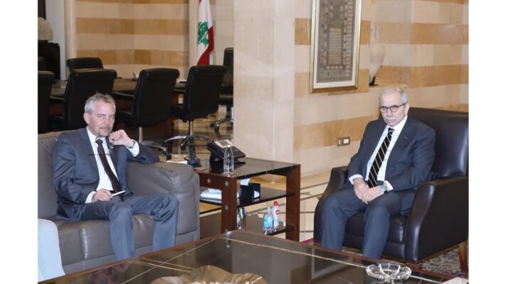 سلام عرض مع فون آركس عمل اللجنة الدولية للصليب الأحمر بالتعاون مع مختلف الوزارات