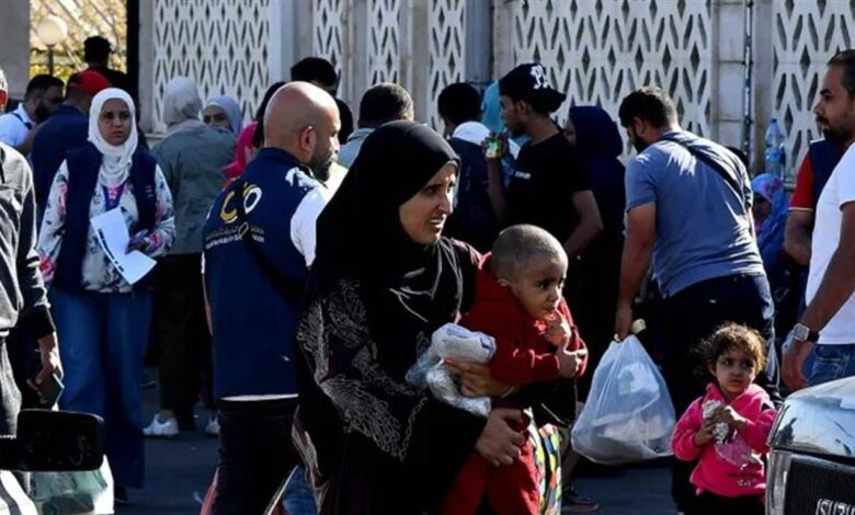 كم وصل عدد النازحين الفارين من الغارات؟