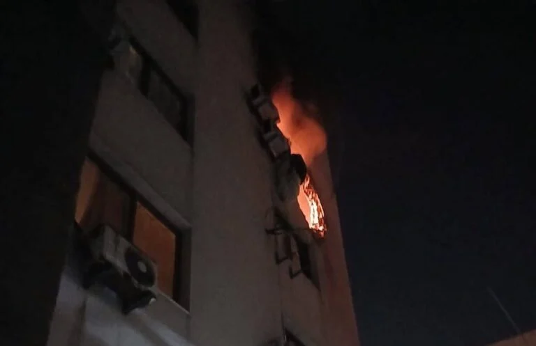 التصعيد يتمدد داخل بيروت… غارة إسرائيلية تضرب شقة في النبعة