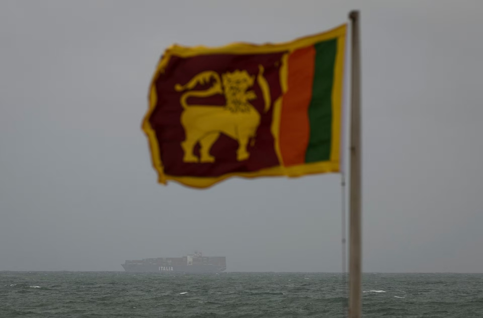 الخارجية السريلانكية أعادت جثامين 84 بحاراً من الفرقاطة الإيرانية التي اغرقتها أميركا