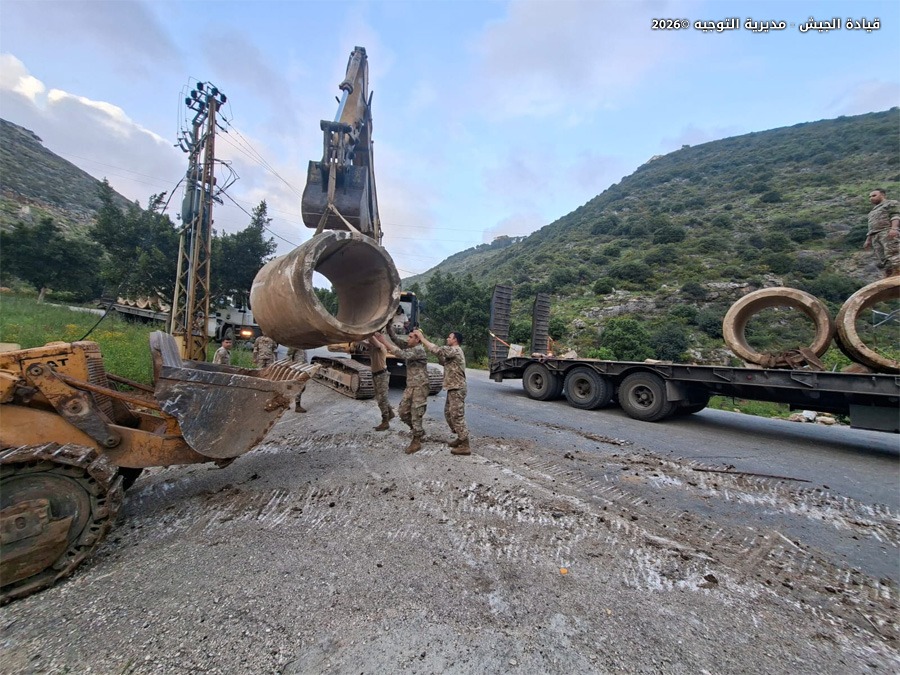 بالصور - الجيش اللبناني يفتح طريق الخردلي - النبطية بالكامل وجسر برج رحال بشكل جزئي 