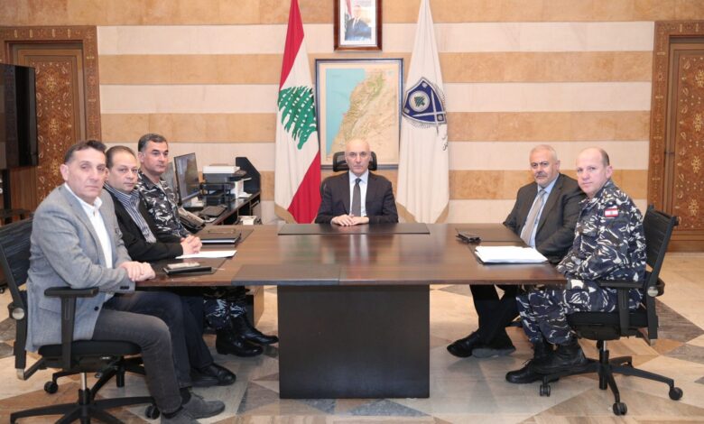 الحجار يبحث مع القيادات الأمنية تدابير حفظ الاستقرار في البلاد