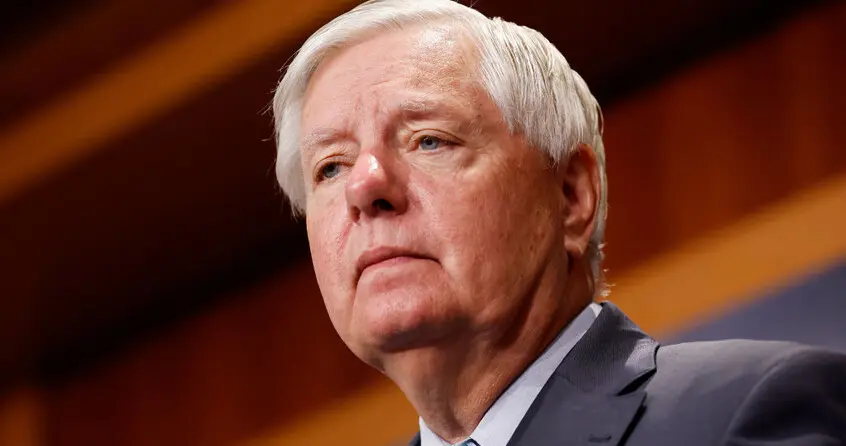 غراهام: لا يمكن السماح بسيطرة إيران على مضيق هرمز بعد الحرب