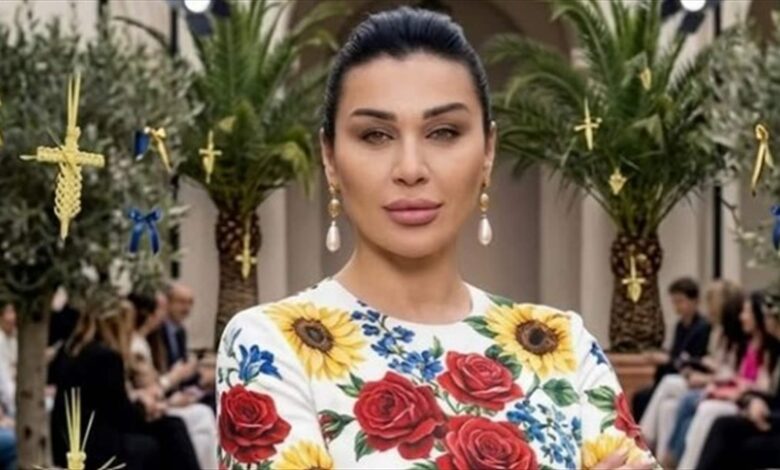 نادين الراسي ترتدي العلم اللبناني: "إنّ الثورة تولد من رحم الأحزان"